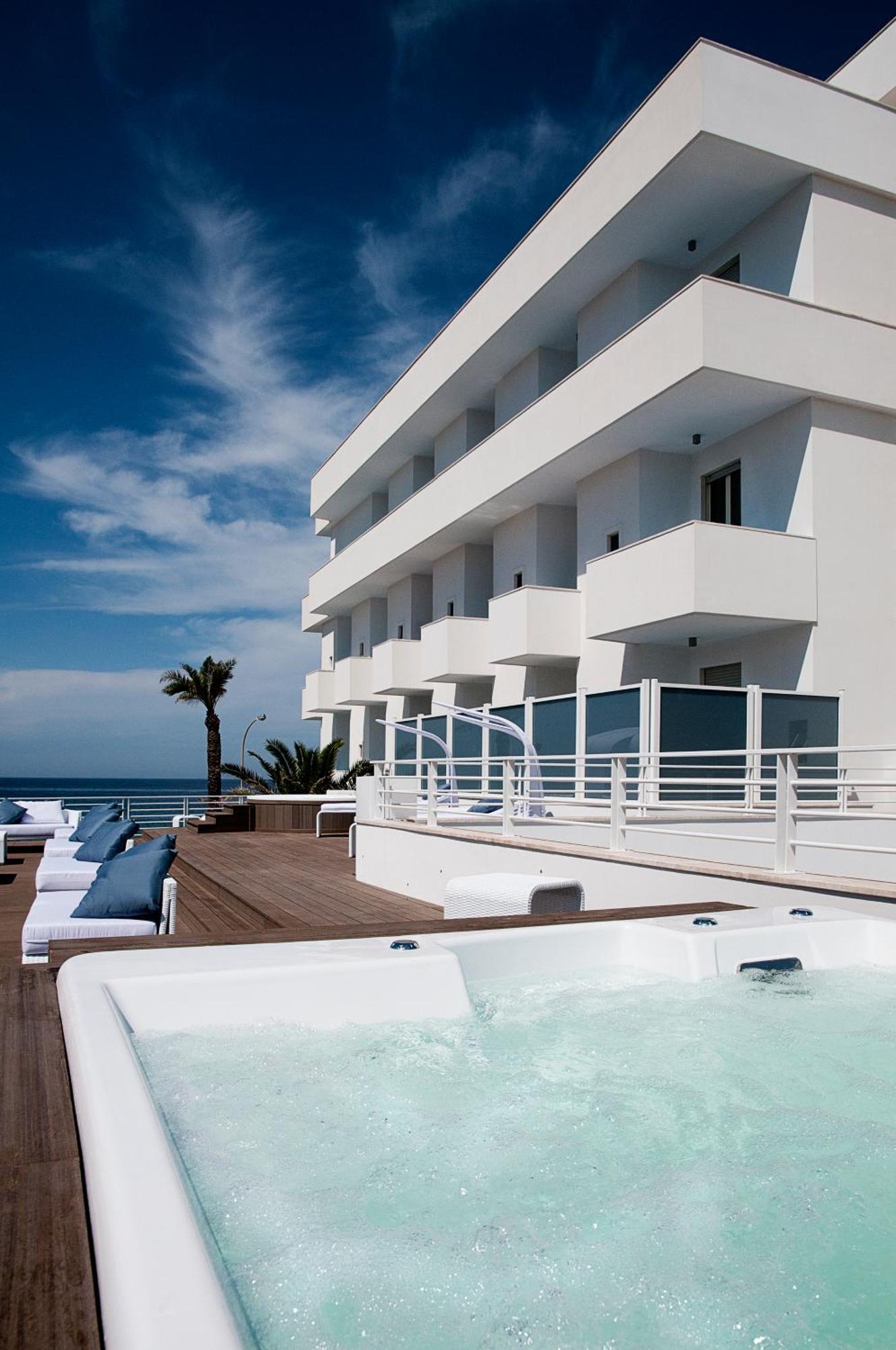 L'Isola di Pazze Hotel Resort&Spa Torre San Giovanni Ugento Esterno foto